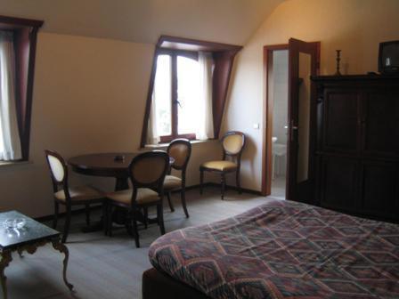 Hotel Asian Empire Kuurne Habitación foto